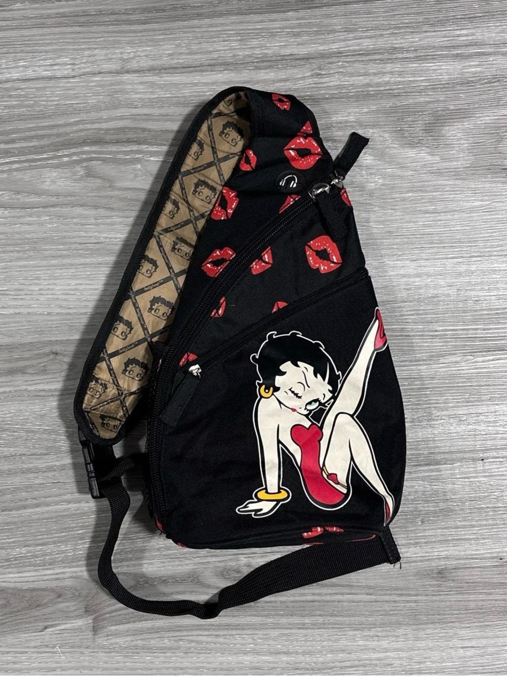 betty boop black and red single strap crossbody bag with kiss pattern